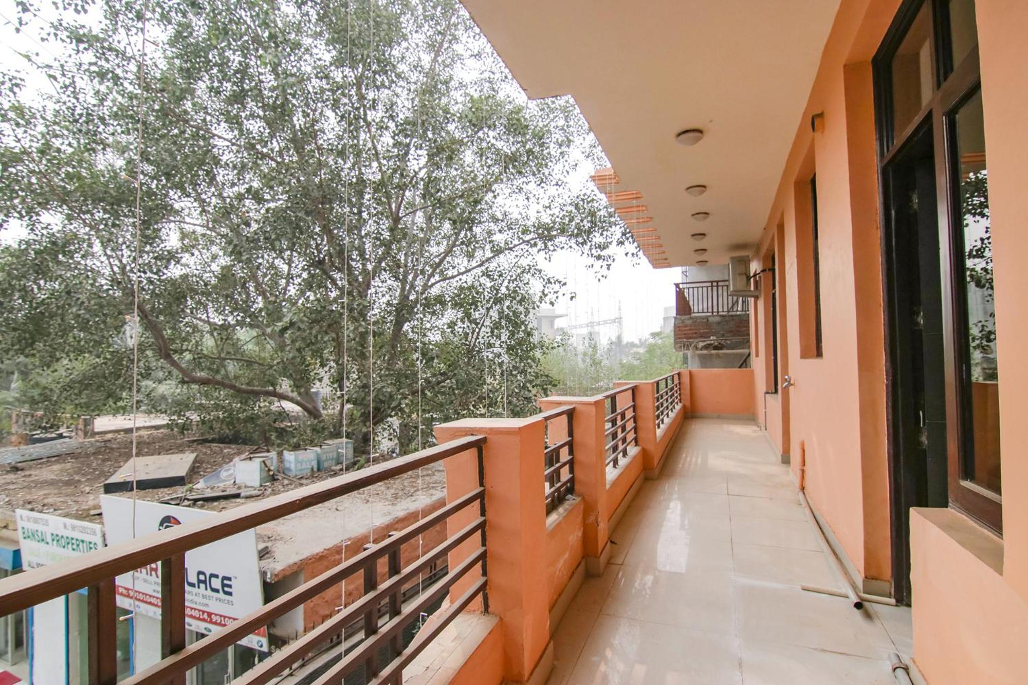 Fabhotel The Lavish Villa Badshahpur Экстерьер фото